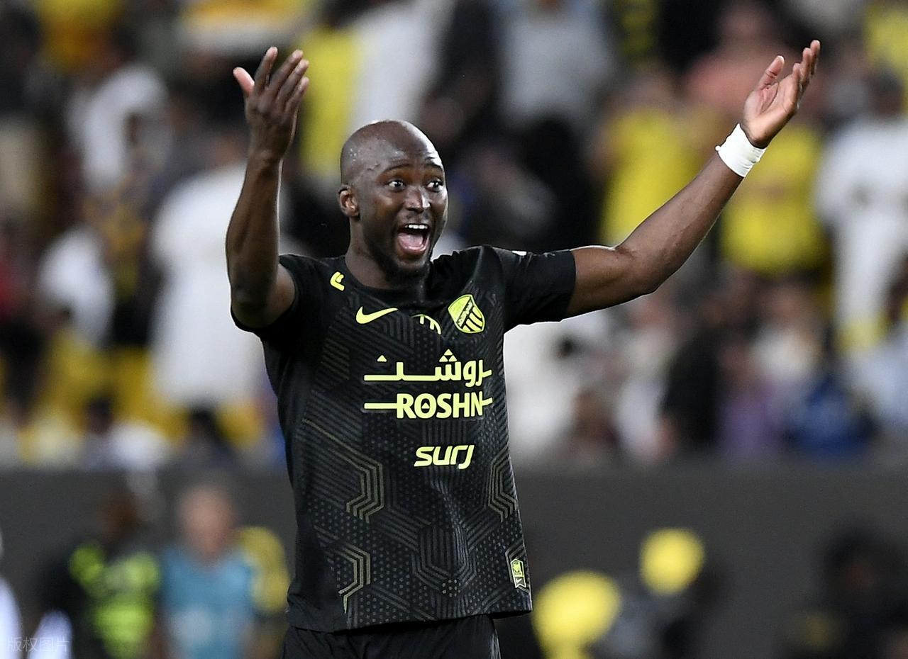 九游娱乐官网-沙特联最新积分战报 本泽马踢半场 卫冕冠军5连胜终止 少榜首11分