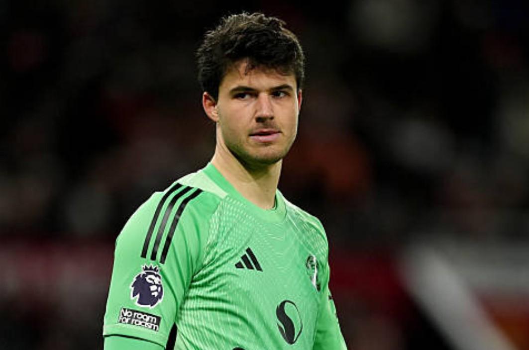 九游娱乐官网-拉门斯加盟曼联后前16场比赛丢23球,奥纳纳同期丢了26球