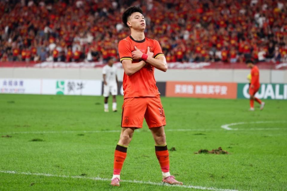 25分钟独造4球!王钰栋拯救U22国足,3分钟双响炮