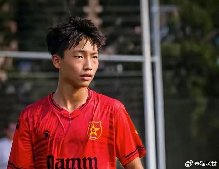 董路封神！4年培养出巴萨首位中国球员：33场25球 总监亲自邀请|巴塞罗那|李昊炎|拉玛西亚|中国足球小将|青训_新浪体育_新浪新闻
